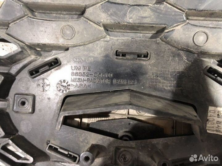 Эмблема решетки радиатора Kia Sorento