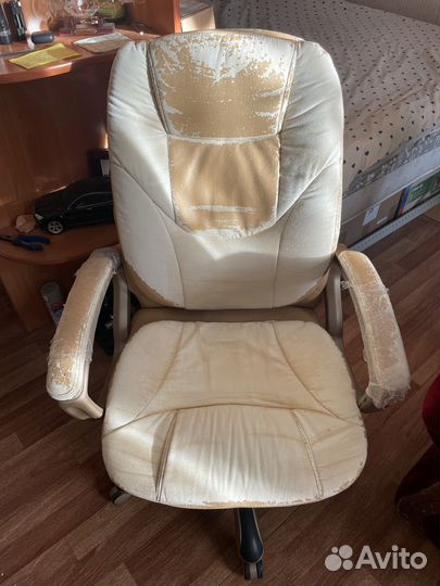 Кресло руководителя / офисное кресло