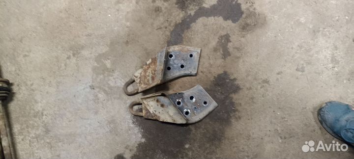 Буксировочные проушины Kia Carnival 2002-2006