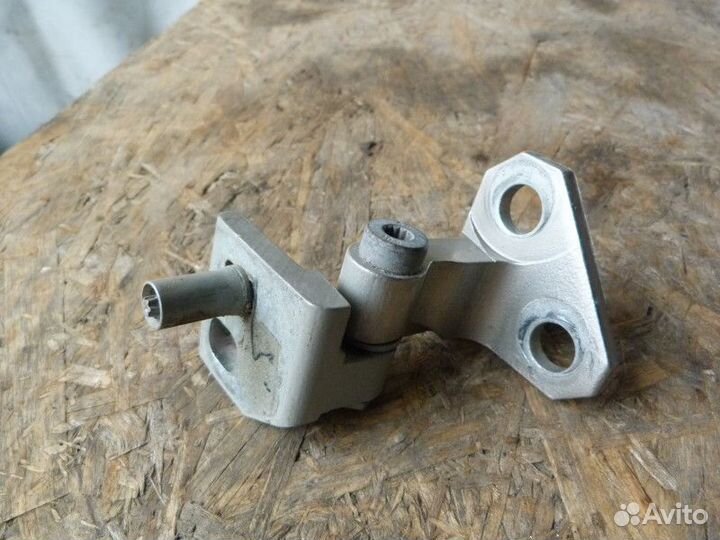 Петля двери задней левой верхняя VW Jetta 2006-201