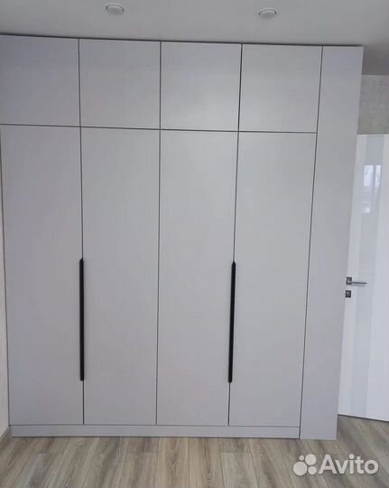 Шкаф распашной в прихожую на заказ
