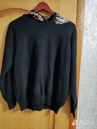 Свитер женский с капюшоном