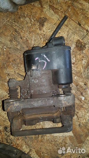 Суппорт задний правый Volvo S60 седан B4164T 2011