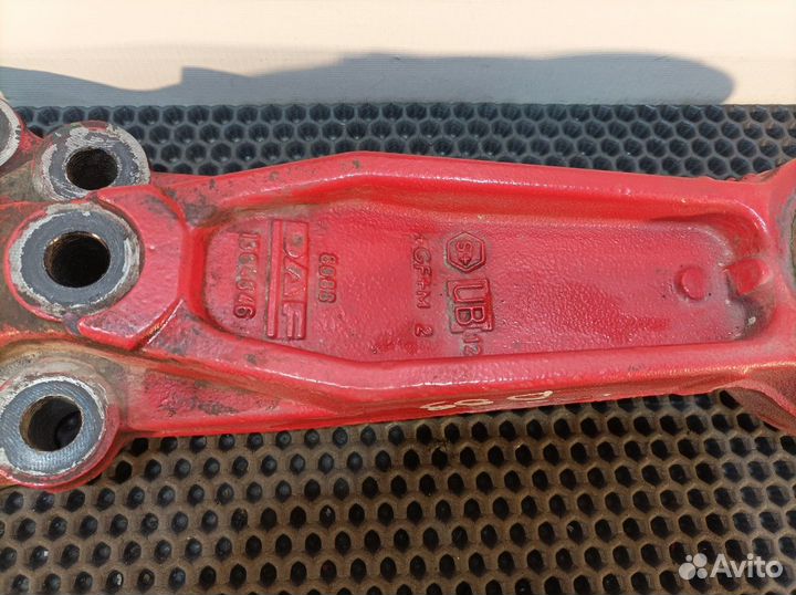 Кронштейн торсиона кабины правый