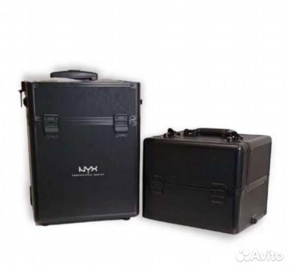 Чемодан на колёсах для косметики