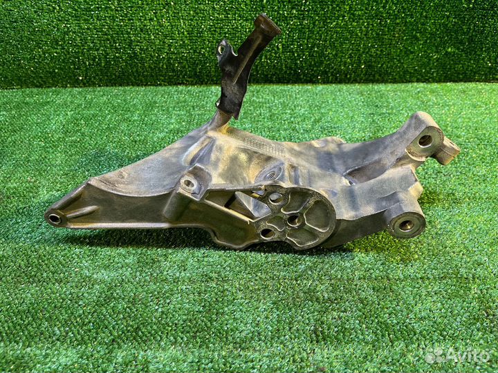 Кронштейн генератора Range Rover 4.2SC