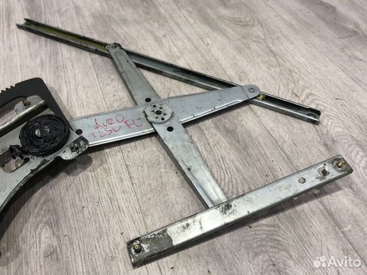 Стеклоподъемник передний левый Chevrolet Aveo T250