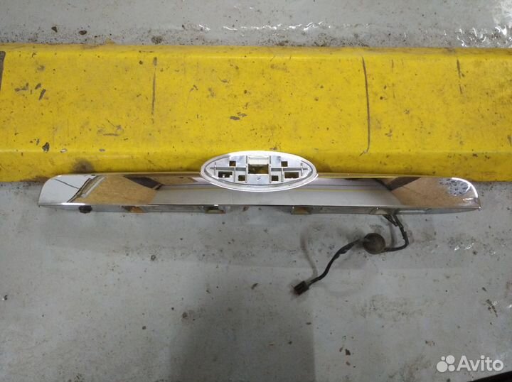 Накладка крышки багажника Ford Explorer-4