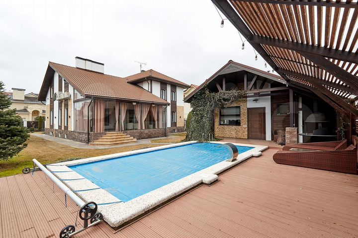 Дом 432,4 м² на участке 10 сот.