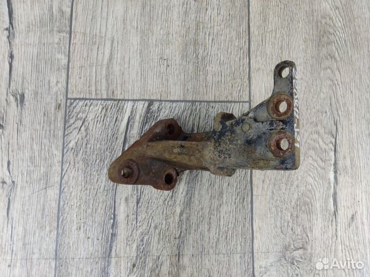 Кронштейн опоры двигателя Carina E 1992-1997