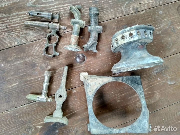 Детали для старинного самовара и умывальника