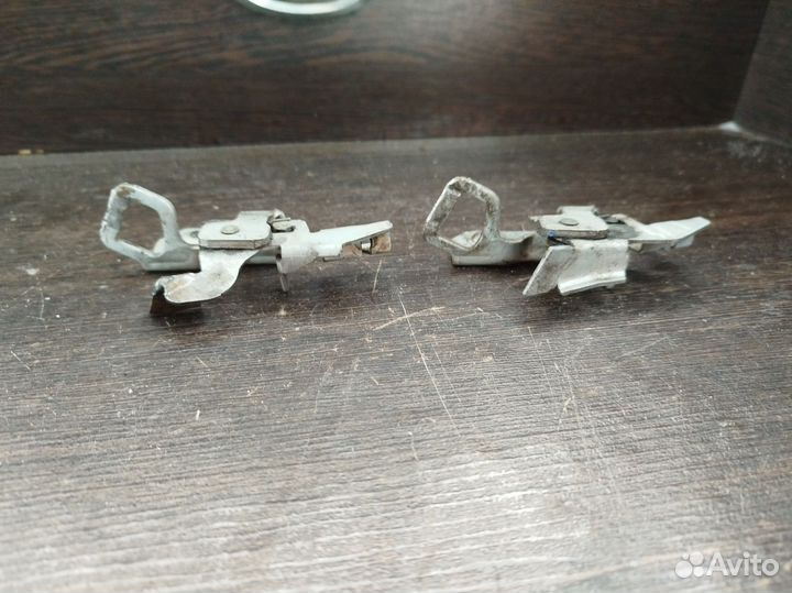 Фиксатор замка багажника Nissan bluebird HU14