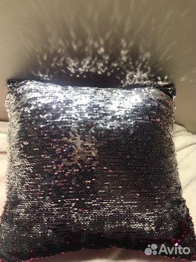 Подушка декоративная с пайетками