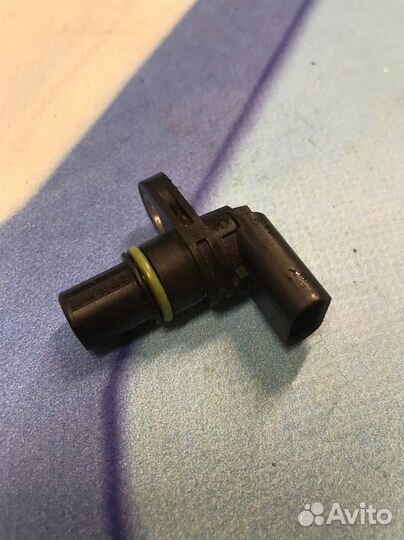Датчик положения распредвала 04C907601A