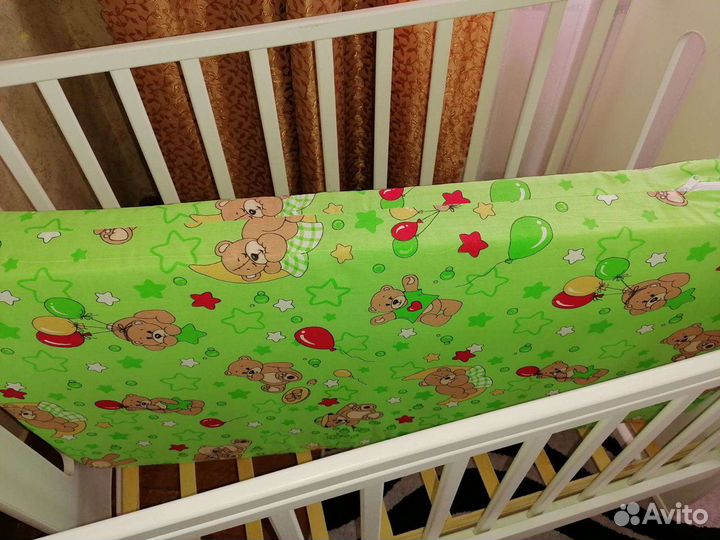 Детская кроватка с маятником