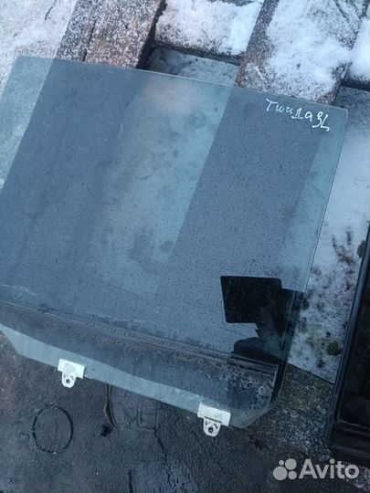 Стекло задней левой двери Nissan Tiida