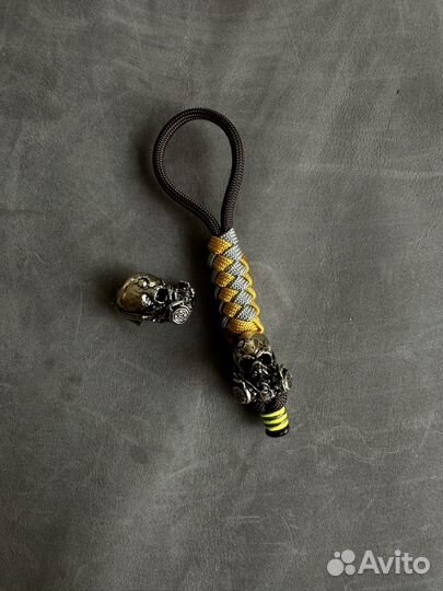 Брелок, темляк