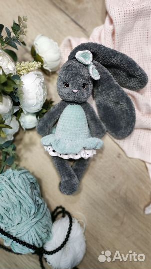 Вязаная мягкая игрушка Зайка амигуруми