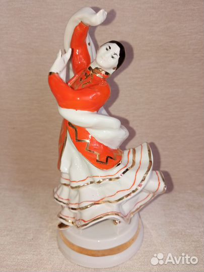 Фарфоровая статуэтка Башкирский танец редкая