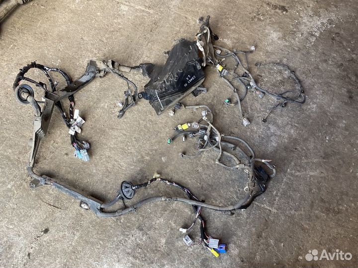 Подкапотная проводка с блоком Toyota Camry 50