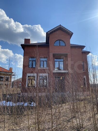 Дом 291 м² на участке 9 сот.