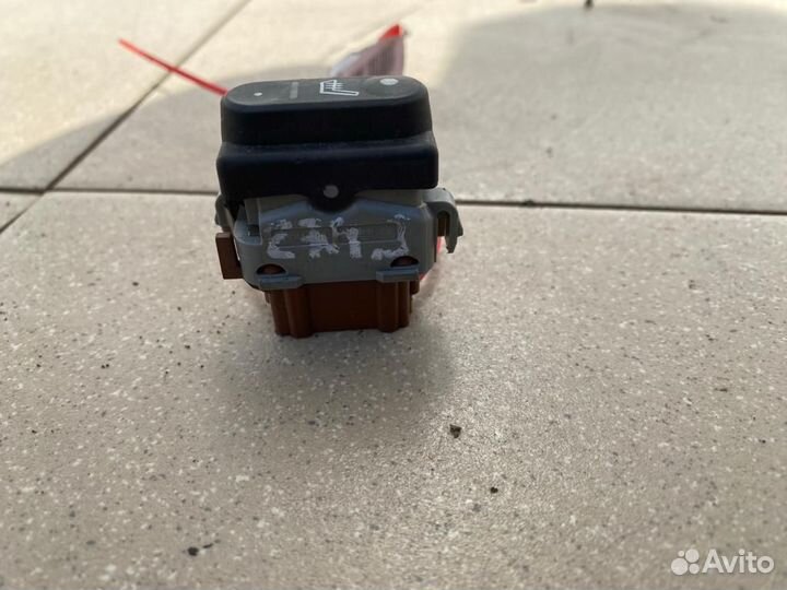 Кнопка обогрева сидений Nissan Qashqai J10