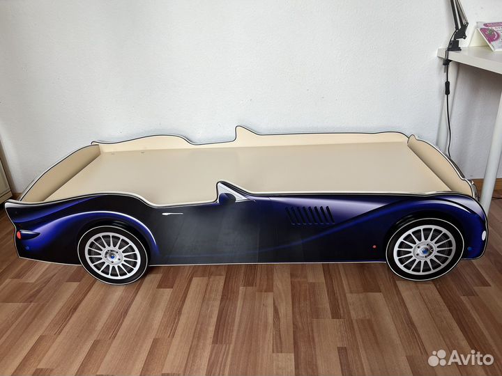 Детская кровать машина