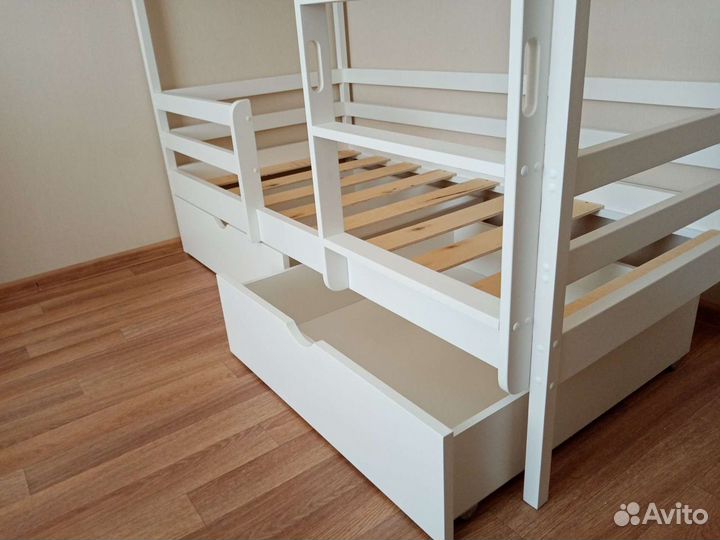Двухъярусная кровать 