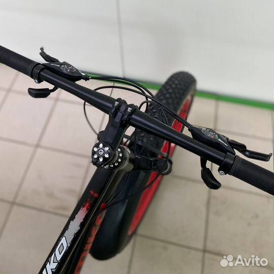 Горный велосипед черно-красный новый