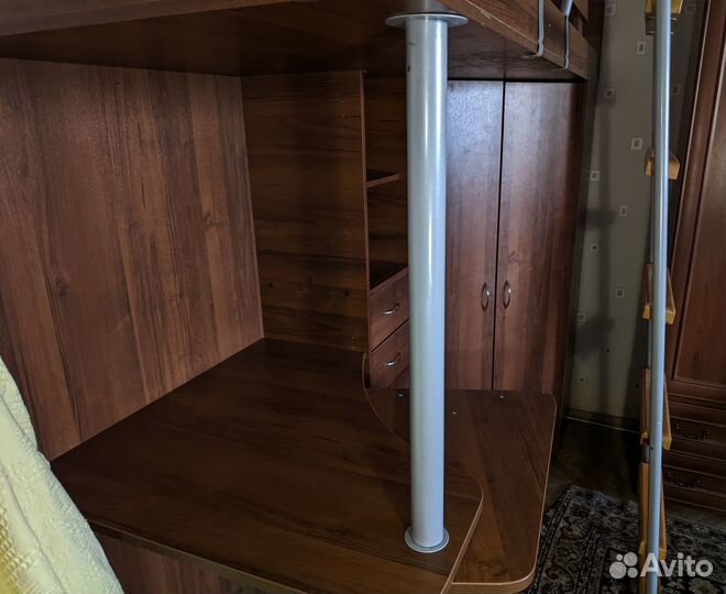 Двухъярусная кровать со шкафом и столом