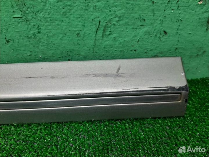 Молдинг двери передней правой Honda Civic 4D (FD)