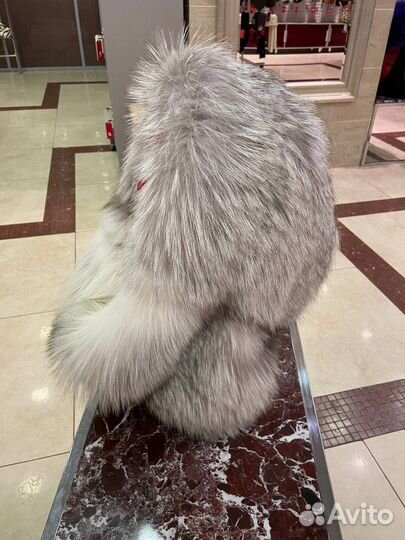 Снут из белой чернобурки на трикотаже