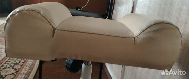 Кожанное кресло педикюрное
