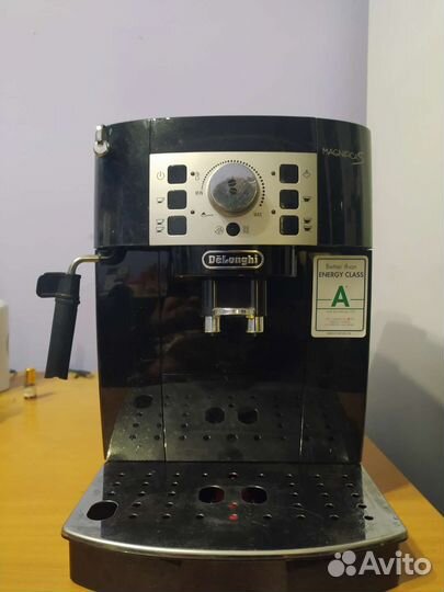 Кофемашина delonghi magnifica s