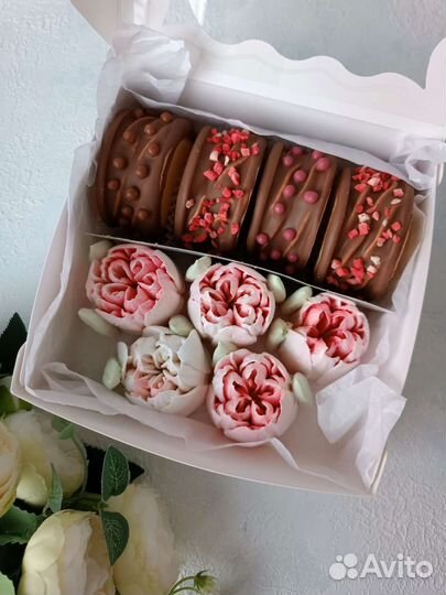 Подарок любимой, зефирные цветы, зефиросендвичи