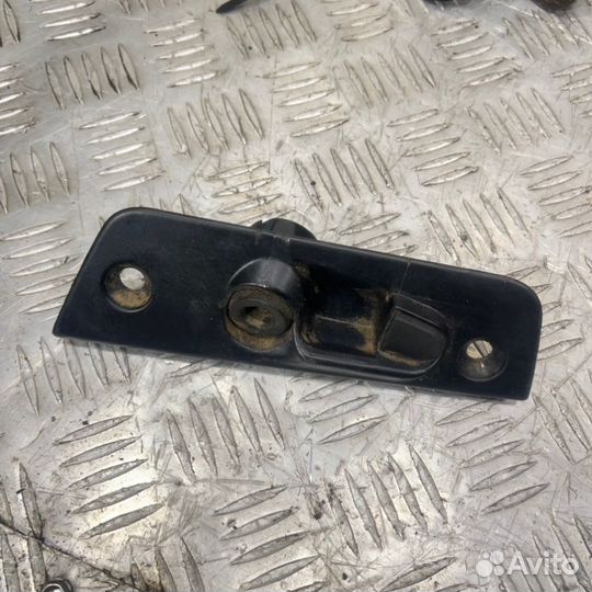 Ограничитель двери Volkswagen Multivan