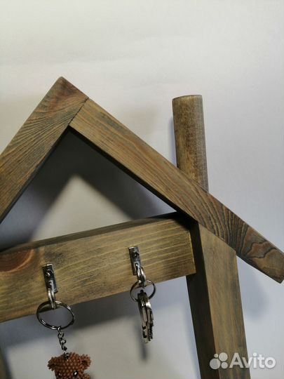 Ключница на два крючка из массива сосны