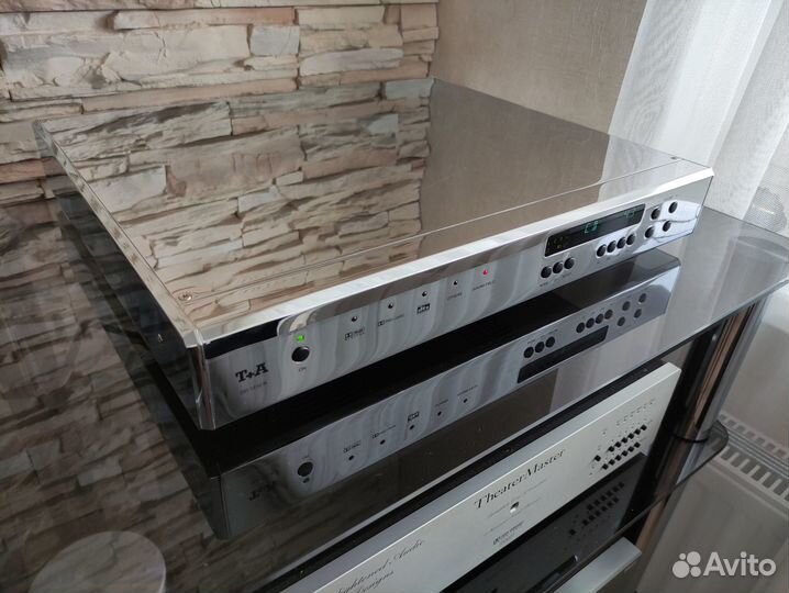 Hi-End усилитель-процессор T+A Pulsar DD 1210