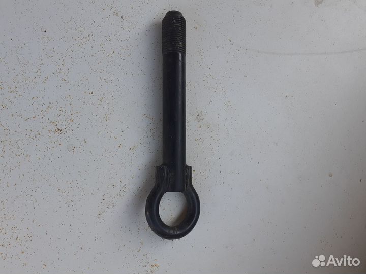 Буксировочный крюк на тойота камри