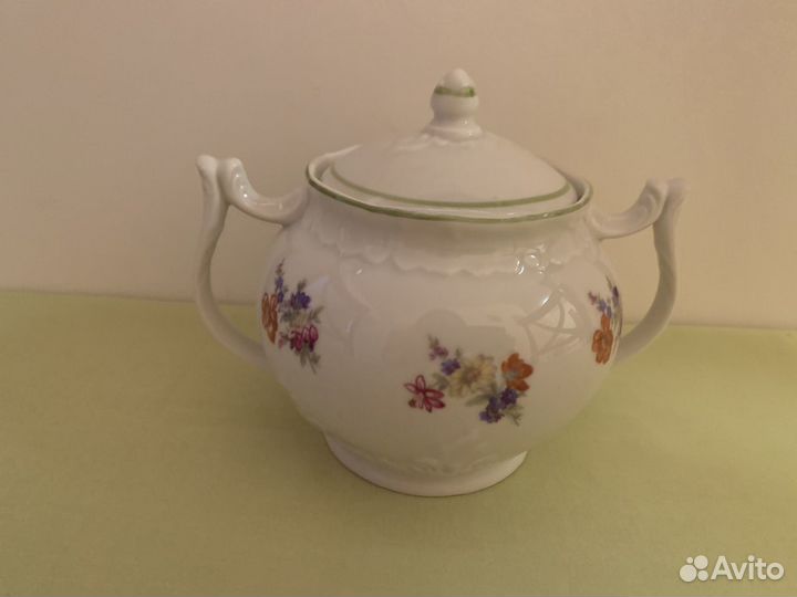 Фарфор на добор чайница,сахарница,солонка,лимоница