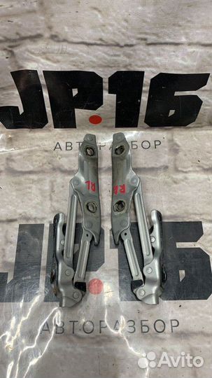 Петля крышки багажника задняя правая Infiniti M37