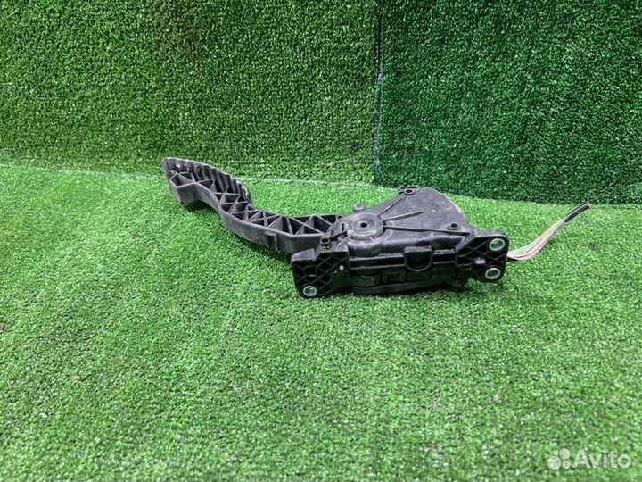 Педаль газа Renault Laguna седан 1.6 2007