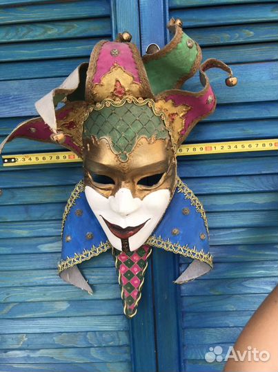 Венецианская карнавальная маска Арлекин
