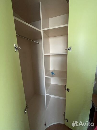 Детская кровать, вместительный шкаф, стол