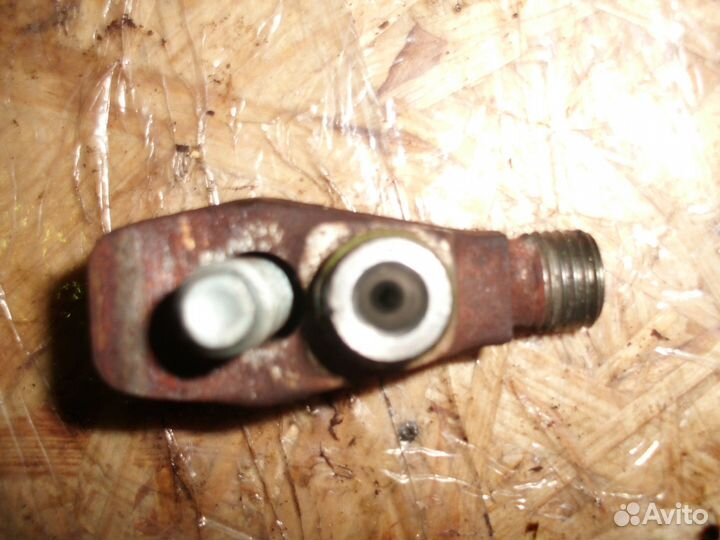 Держатель топливной трубки MAN