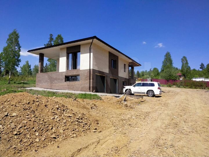 Дом 261 м² на участке 8,2 сот.