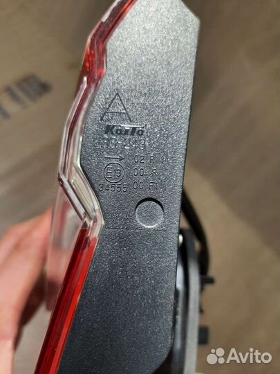 Toyota Camry V70 фонарь задний правый на крышку