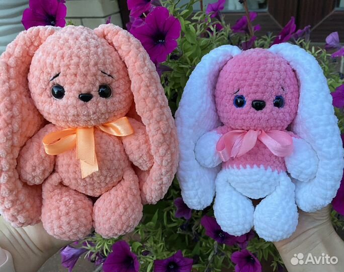 Вязанный зайка крючком