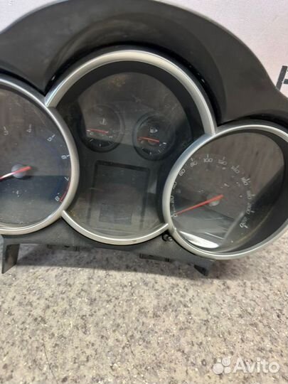 Панель приборов Chevrolet Cruze J300