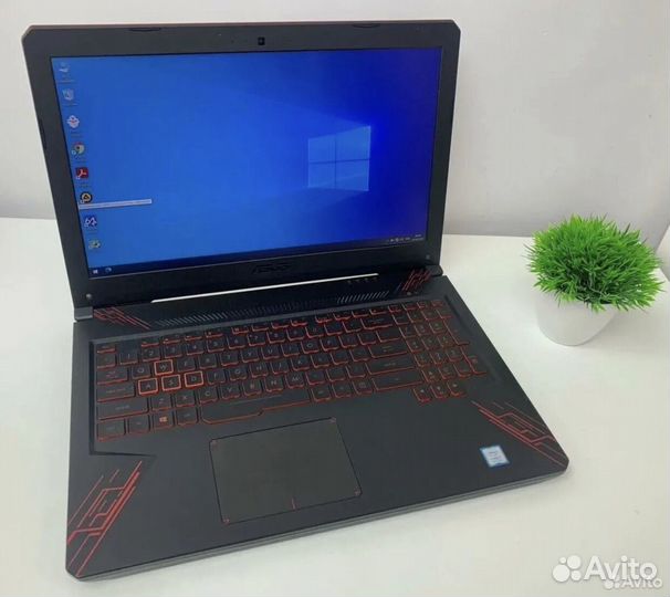 Asus FX570U i5-8250U 3.4Gh/8Gb/1tbssd